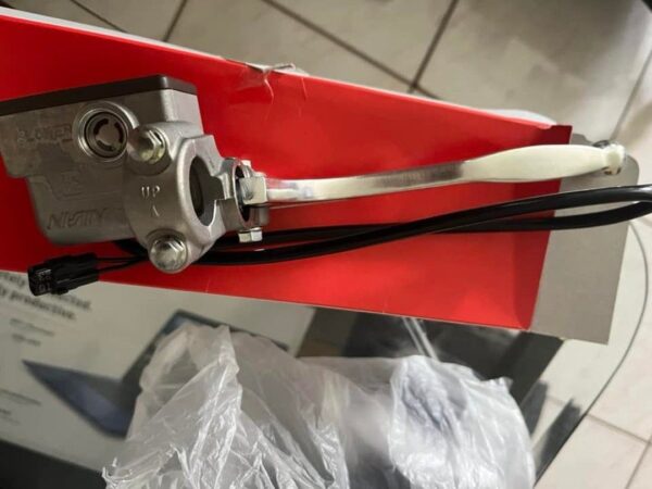 Yamaha banshee OEM Front master Brake Cilinder assembly - Image 3