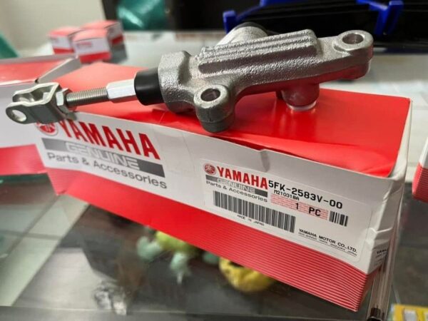 Yamaha Banshee OEM Rear Brake master cylinder - Image 2